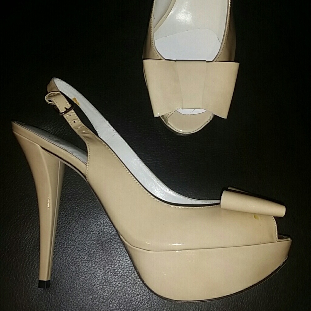 Stuart Weitzman women Bowrey tan heels size 10/40